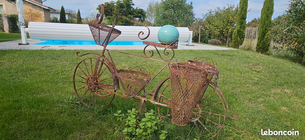 Vélo décoratif de jardin en fer forgé de marque Amadeus Décoration
