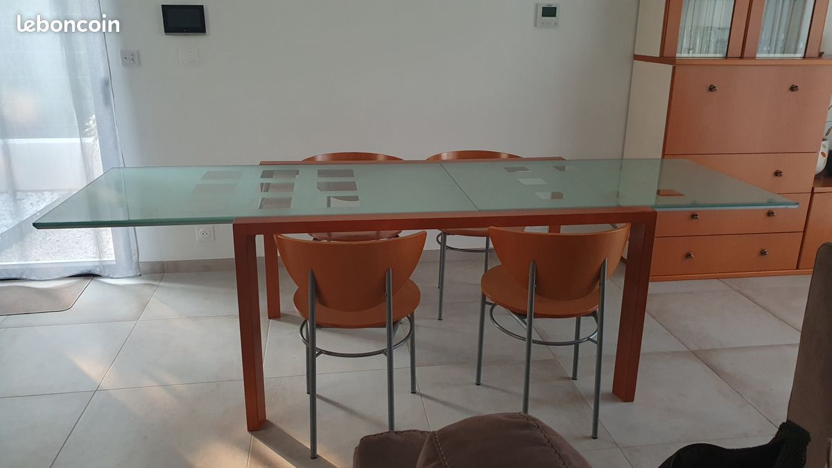 Table salle à manger ligne Roset en verre dépoli et 4 chaises assorties Largeur 94cm Longueur 140cm Rallonge déployée 280 (image 3)