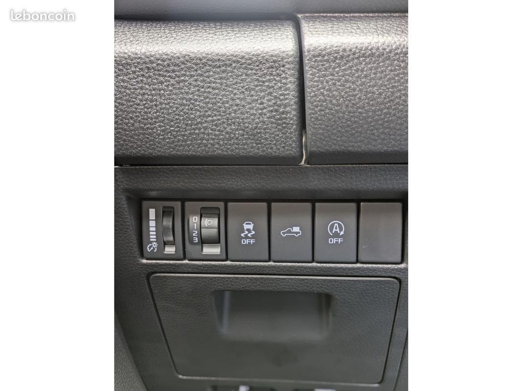 ISUZU D-MAX * 30 500 HT*SINGLE B-STRONG 2.2 DMS M/T 4x4 MY2026 Euro6e-bis SPLASH WHITE (image 16)