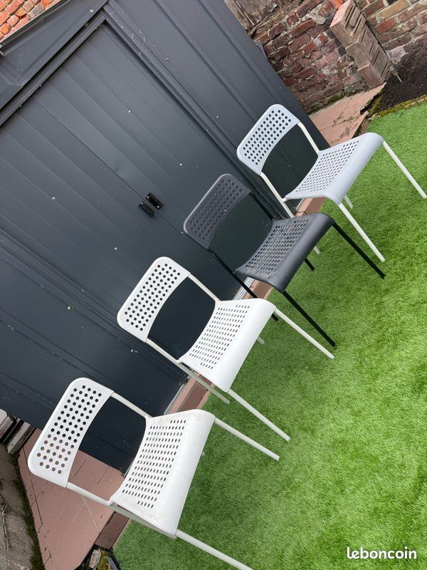 4 chaises de jardin (image 1)