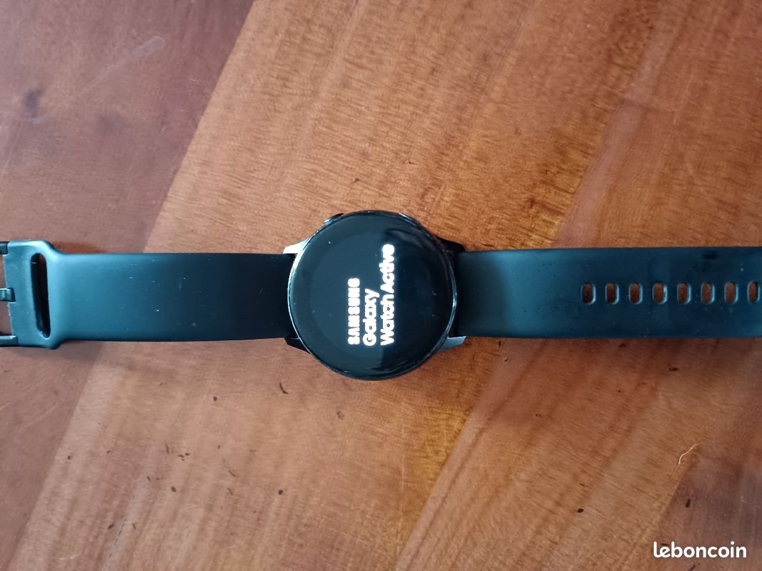 Samsung Galaxy watch active 2
Vendu avec chargeur
Remis à zéro
Fonctionne parfaitement
Juste 1 micro rayure (image 4)
