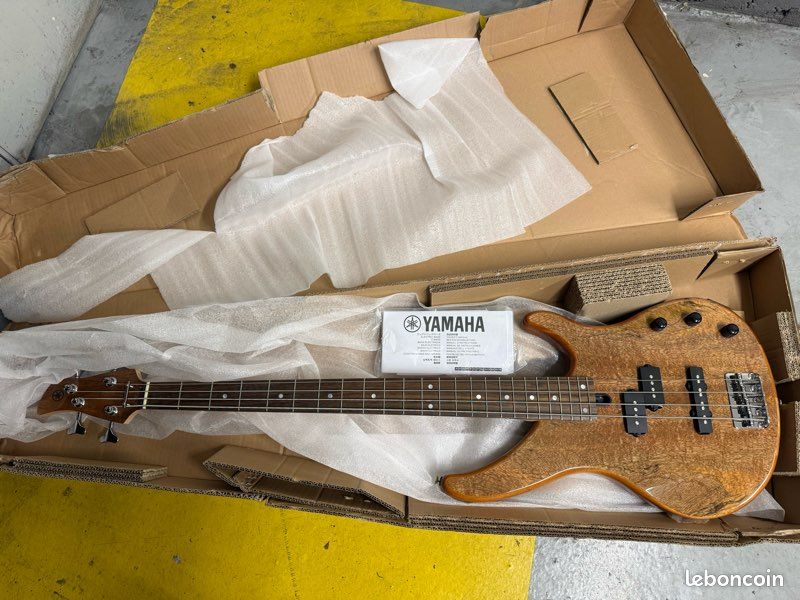 Basse Yamaha TRBX174EW Neuve finition bois naturel neuve (image 1)