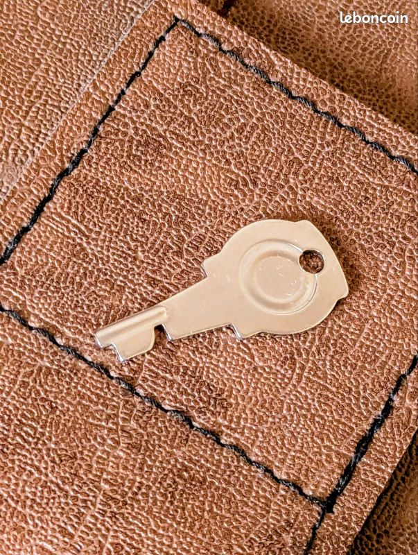 Sac Vintage Forme Valise Des Années 60-70 - Simili Autruche Crème, Avec Clé