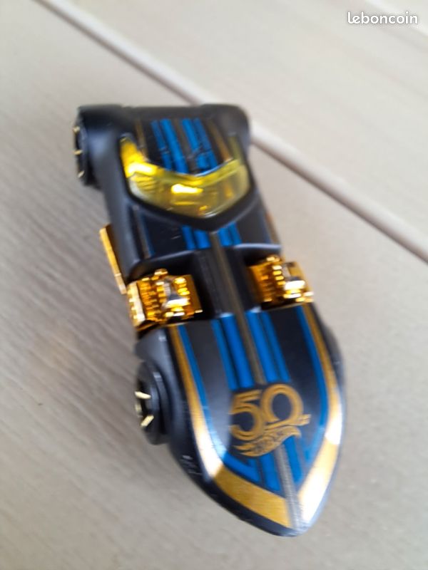 Voiture 50 ème anniversaire Hot Wheels (image 1)