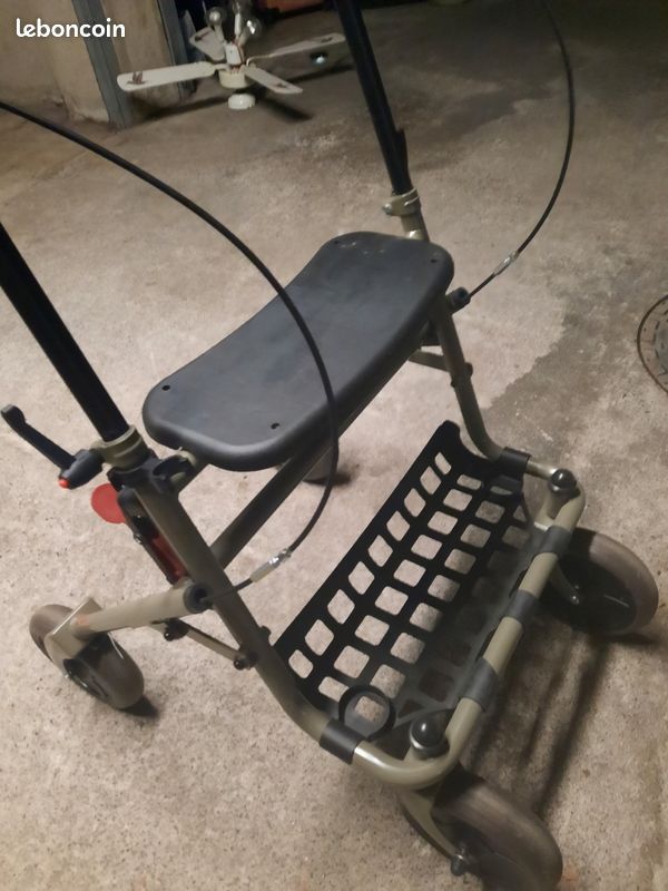 Vends deambulateur pliable acier (image 1)