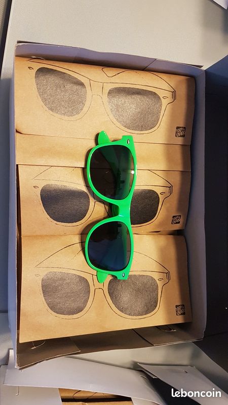 Lot de 200 lunettes de soleil plastique (image 3)