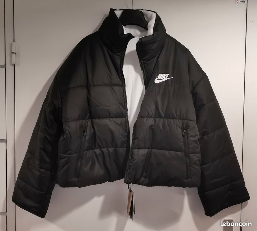 Doudoune femme oversize neuve reversible Nike noir blanc Therma