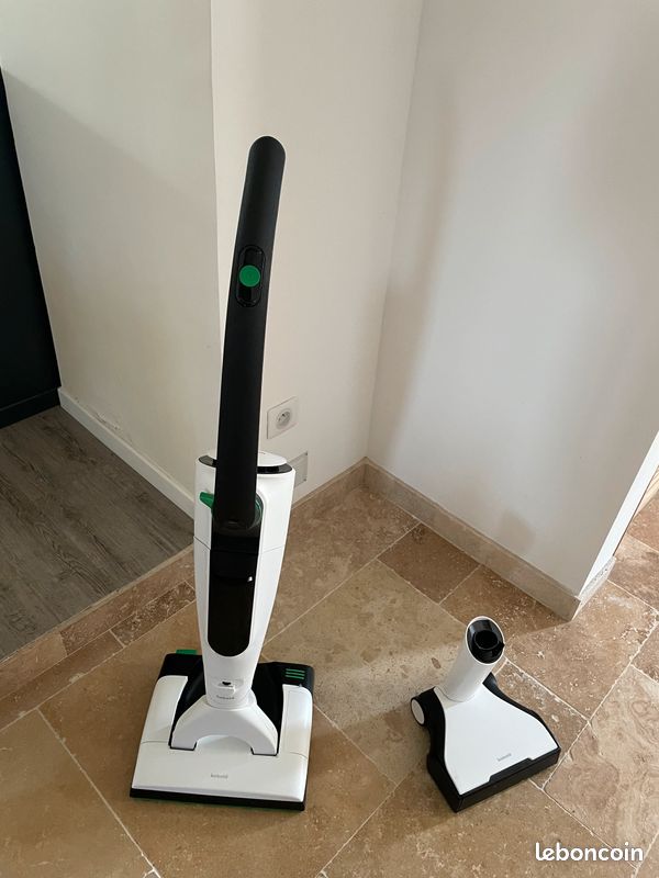 L'Aspirateur-laveur sans fil multifonction Kobold VK7 Duo aspire