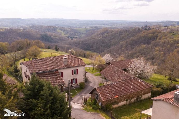 Propriété 7 pièces 232 m²