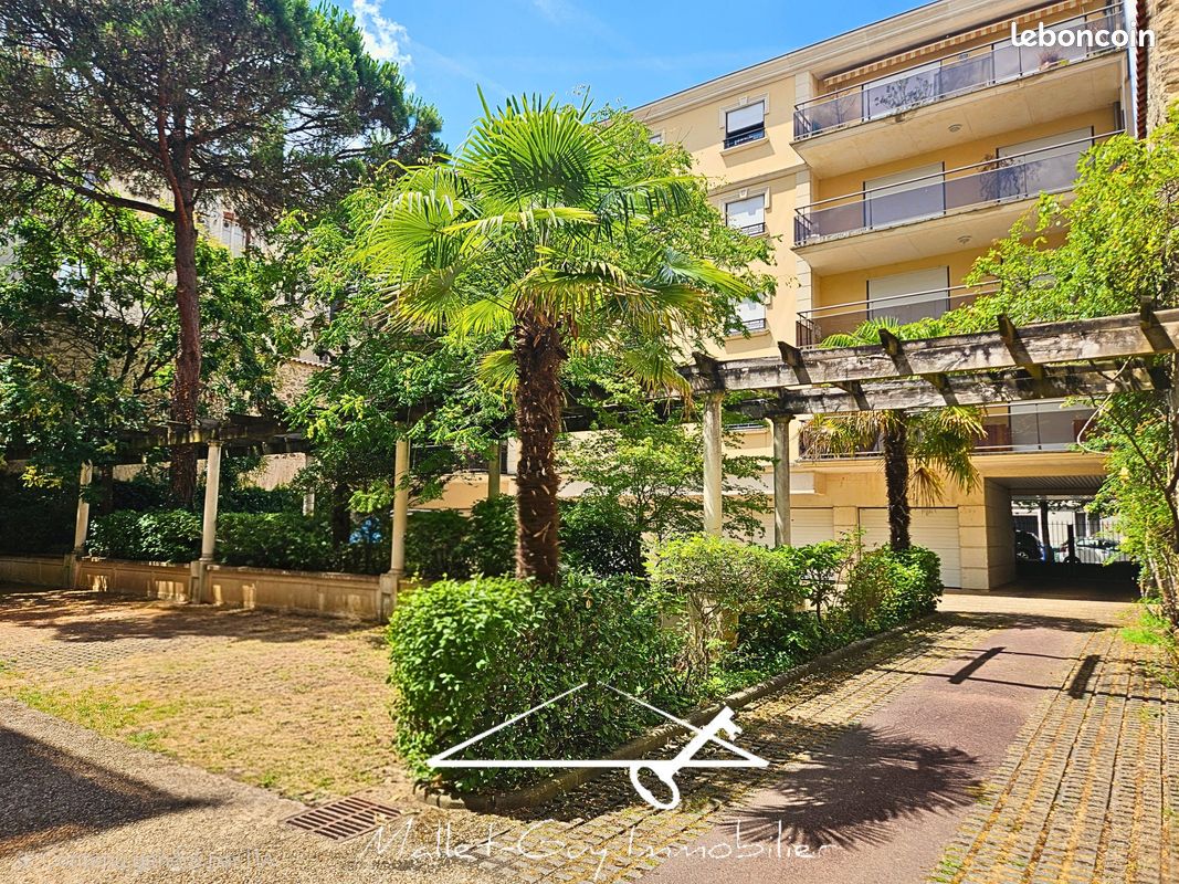 Appartement 5 pièces 118 m² · à Limoges · 118 m² · 185 000 €