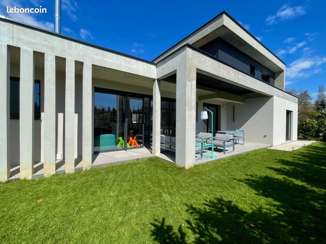 Maison 6 pièces 228 m² · à Divonne-les-Bains · 228 m² · 1 390 000 €