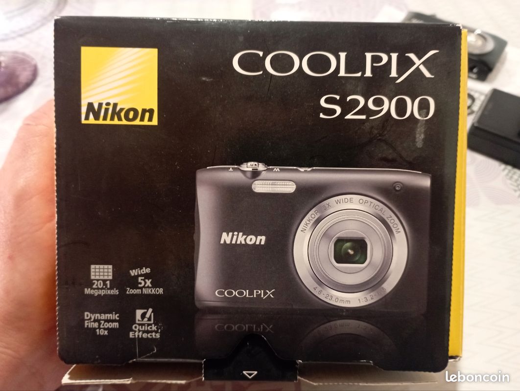 Nikon Coolpix S2900 Appareil photo numérique compact 16,1 Mpix Écran LCD 2,7 Zoom optique 5X Argent