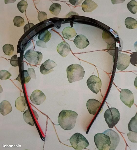 Vends lunettes de soleil en parfait état (image 5)