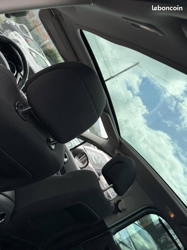 Peugeot 3008 1.6 HDi112 FAP Allure (image 5)