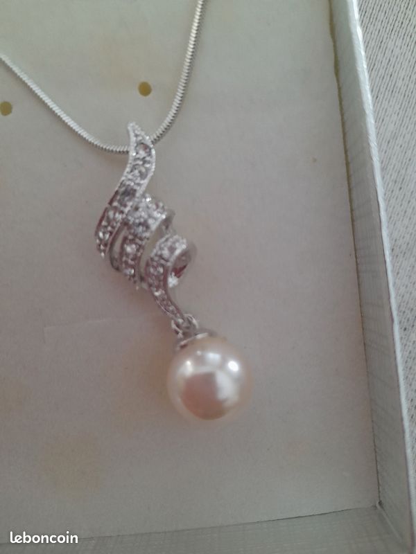 Jolie pendentif avec goutte d'eau (image 1)