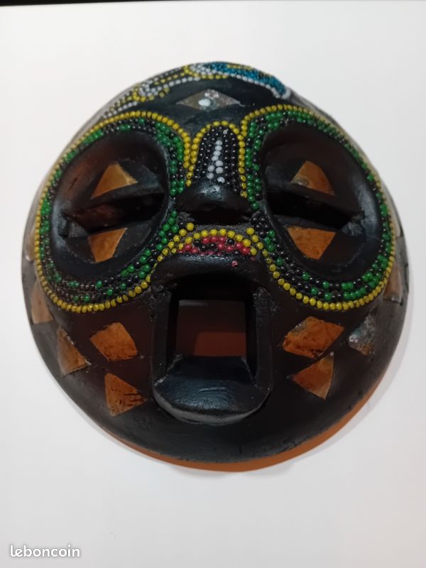 MASQUE EN LAITON MASSIF INCRUSTE DE PERLES LA COMEDIE