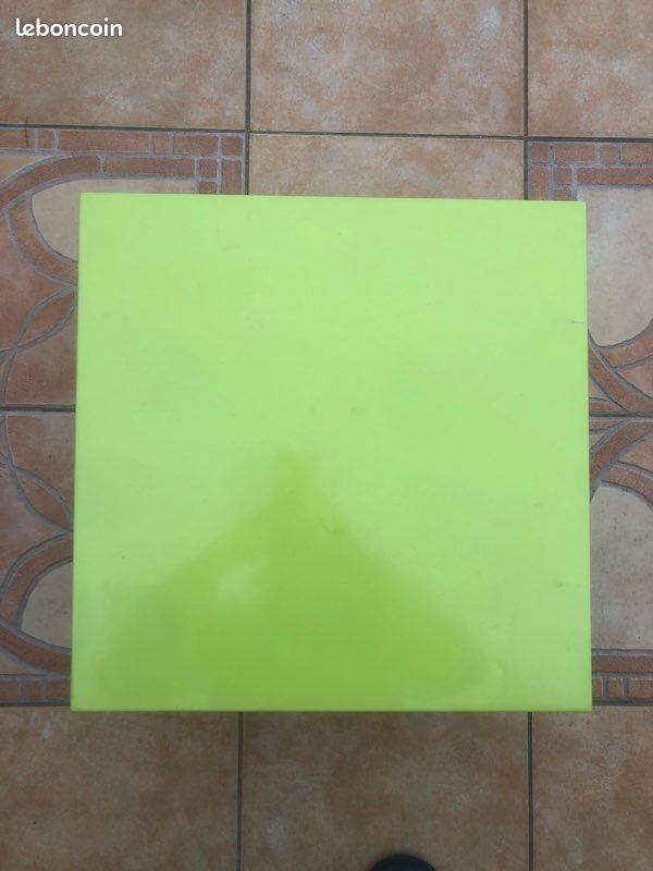 Petite table métallique verte (image 2)