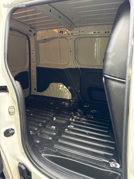 Citroen BERLINGO VAN M 650KG HDI 130CH EAT8 PREMIUM CONNECT * 2023 * 3 PLACES (image 17)