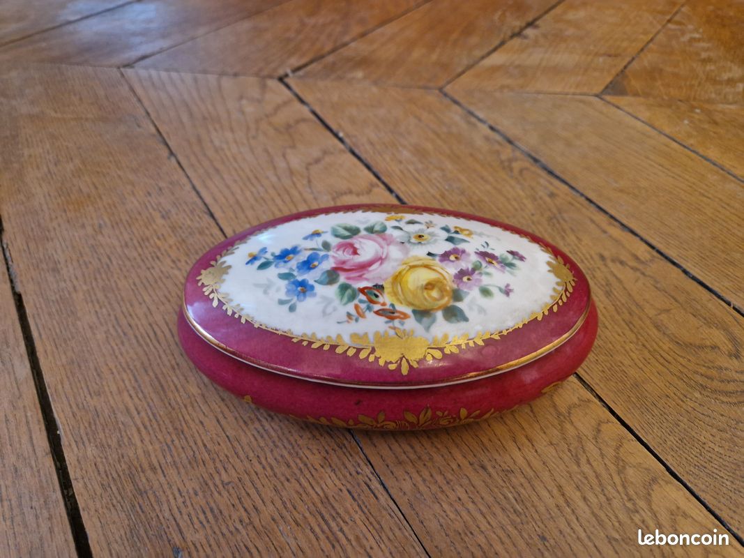 Bonbonnière en faïence (image 3)