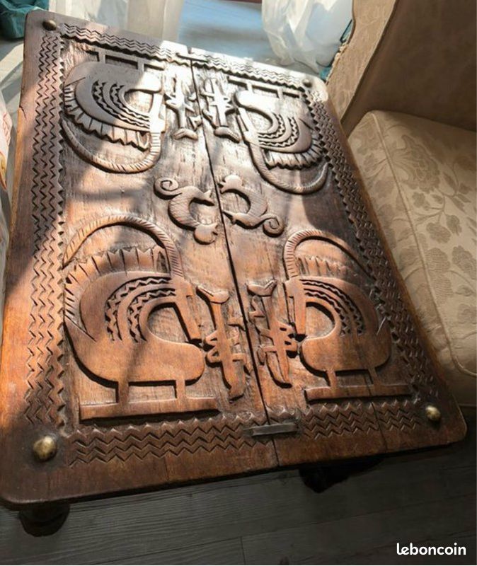 Table basse africaine sculptée pièce unique (image 3)