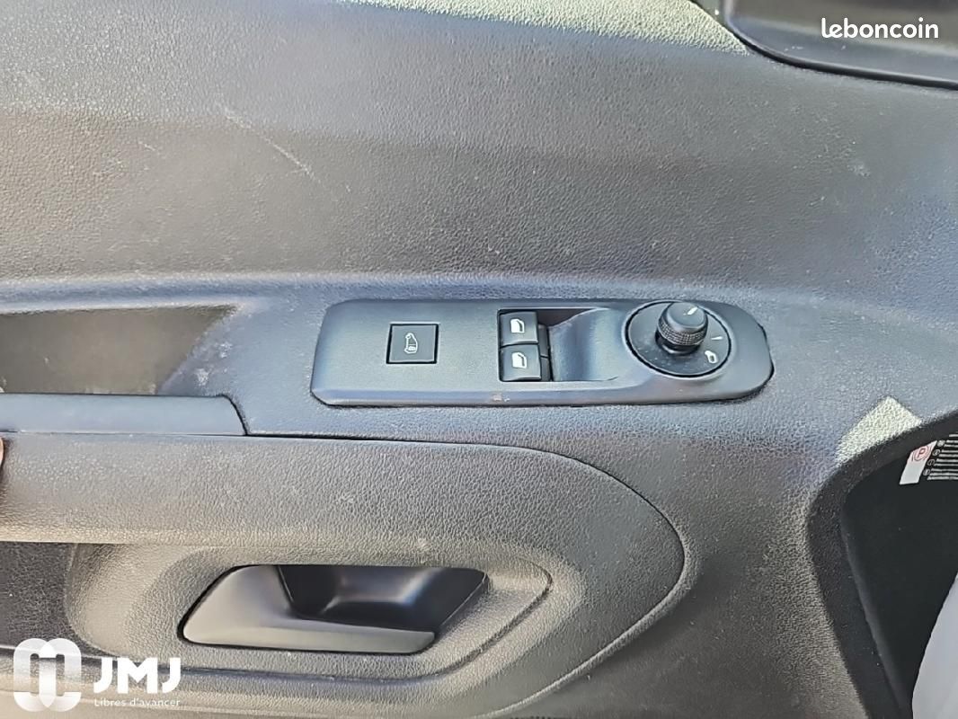 Peugeot Partner FOURGON STANDARD 650 KG PURETECH 110 S&S BVM6 PREMIUM (image 13)
