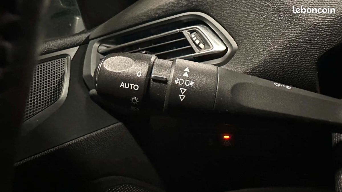 PEUGEOT 308 SW BlueHDi 130ch GT Line - CAMERA DE RECUL - APPLE CAR PLAY (image 19)