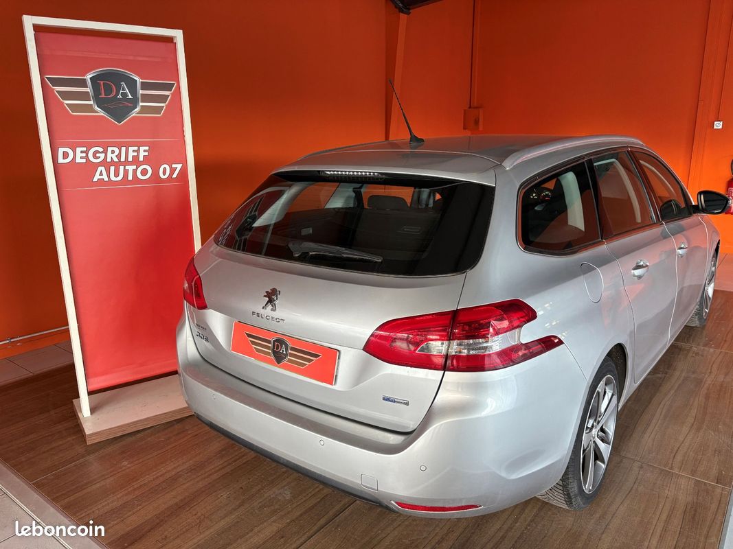 PEUGEOT 308 SW 1.2 PureTech 130ch SS BVM6 Féline (image 4)
