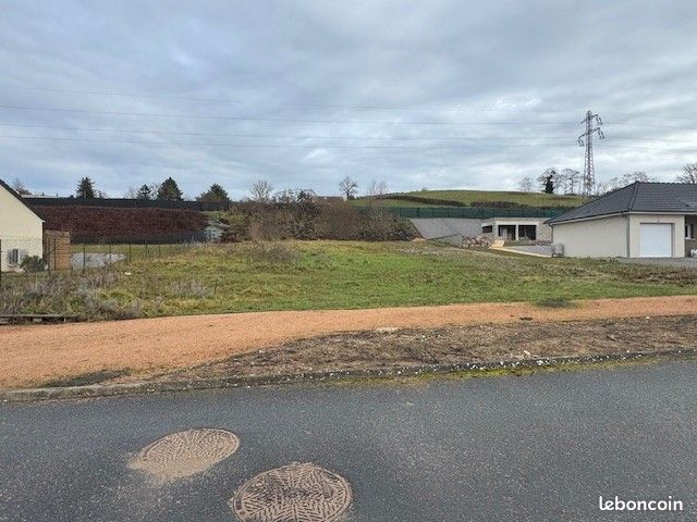 Terrain constructible viabilisé – 1 291 m² – Proche centre-ville de Montluçon