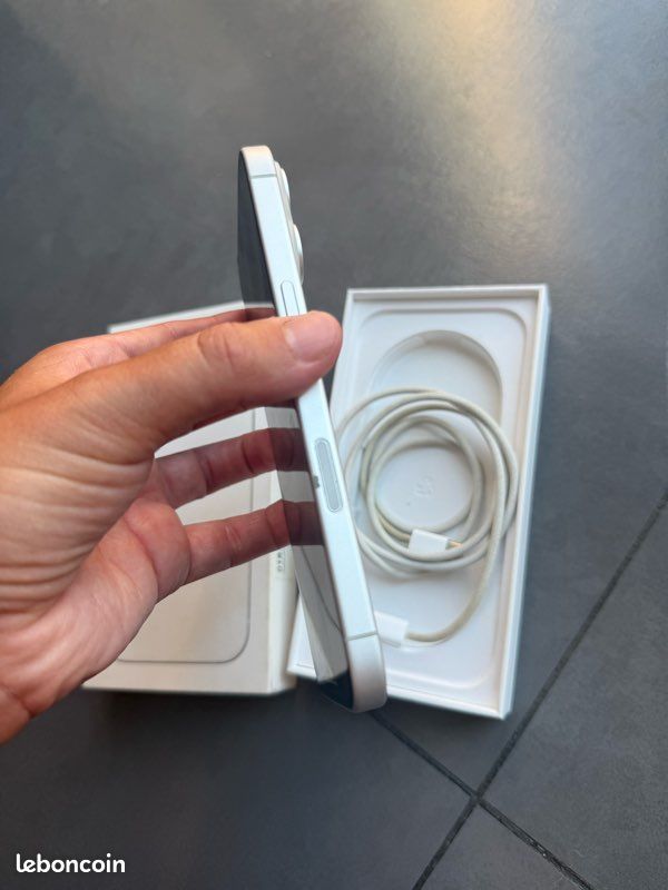 IPhone 16 (image 2)
