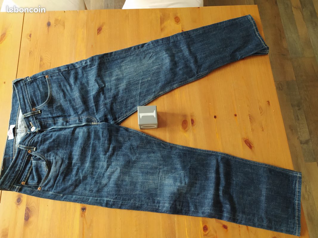 Jeans Levis neufs taille 34x32 Vêtements