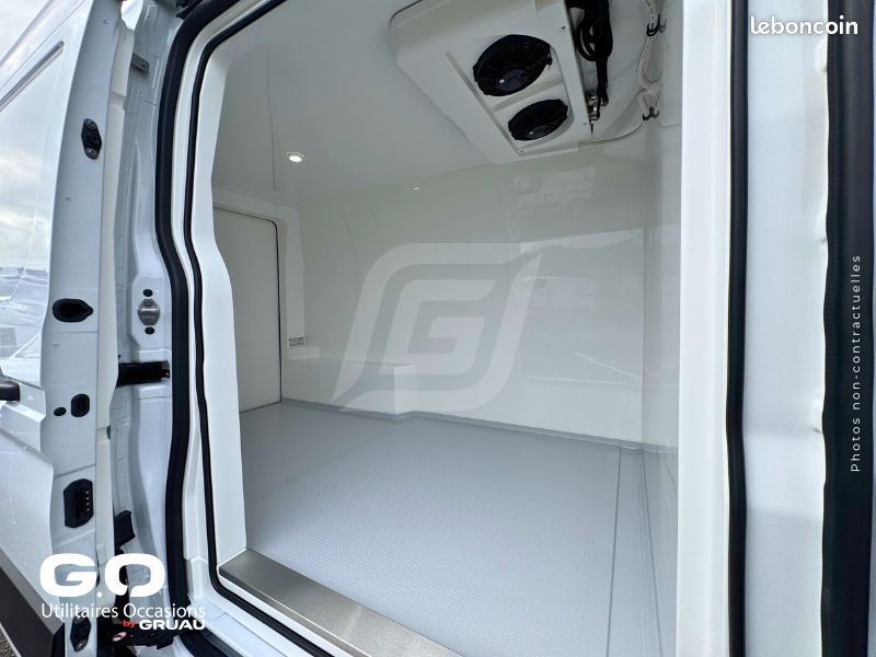 Nissan Interstar (2026) Fourgon Frigorifique Isotherme 7m³ (FRCX) L2H2 2.0 Blue dCi 130ch - Boîte Manuelle (BVM6) - Véhicule frigo isotherme Gruau ❄️ à partir de 779/mois (image 6)