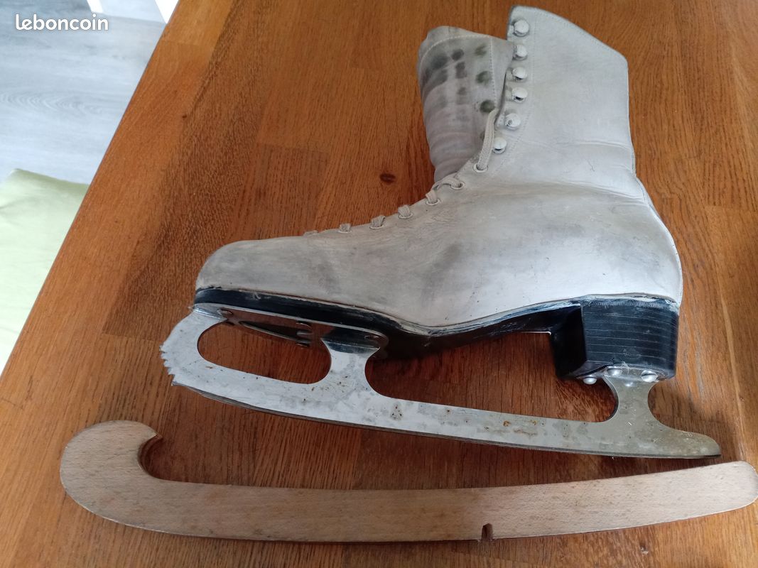 Ancienne paire de patins à glace de Hockey en cuir Hungaria (made in France) - France