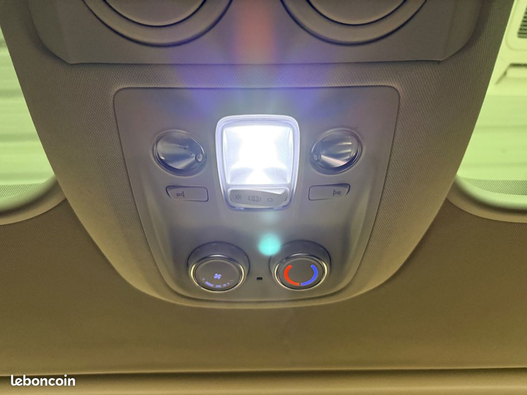 PEUGEOT TRAVELLER COMBI 2.0 BLUEHDI 180 CH L1H1 ALLURE EAT BVA START-STOp (image 14)