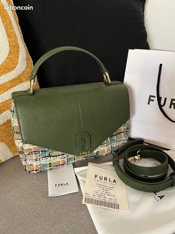 Sac à Main FURLA En Cuir Vintage Noir – Modèle A4, Porté épaule, Style Intemporel