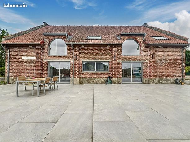 Maison 7 pièces 331 m²
