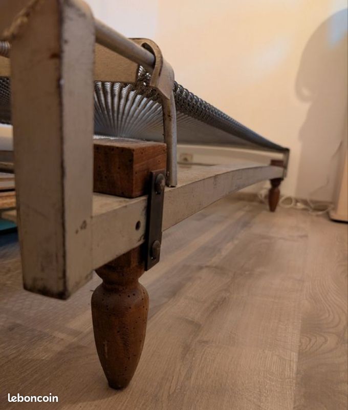 Sommier métallique avec son matelas (image 7)