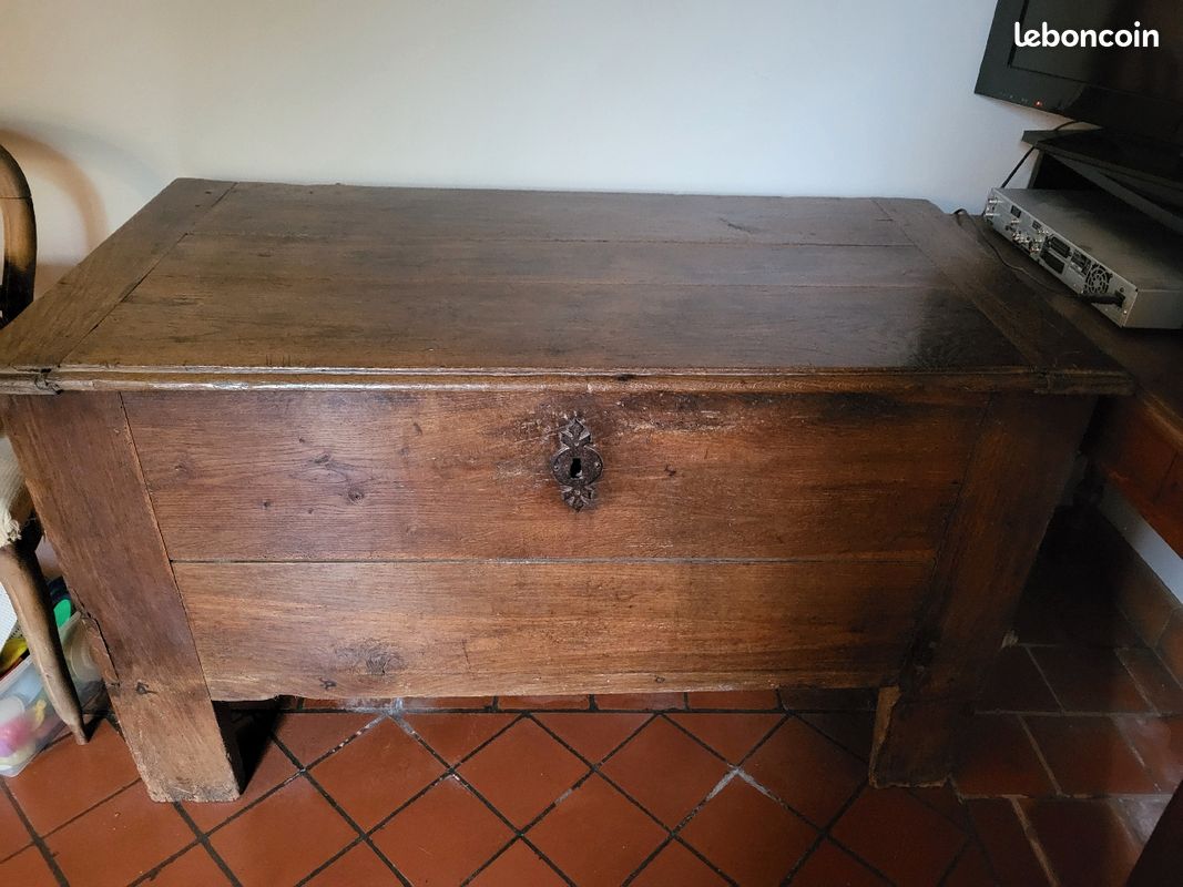 Maie en bois en parfait état (image 1)