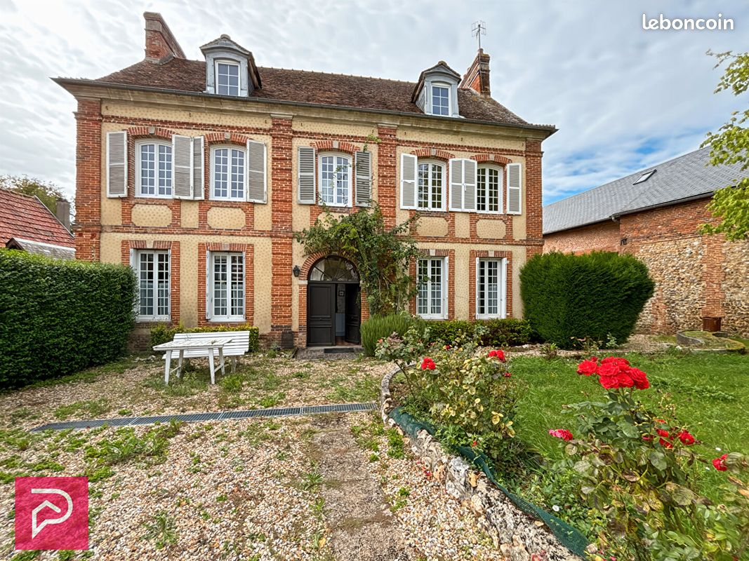 Maison 9 pièces 145 m² · à Brionne · 145 m² · 285 000 €
