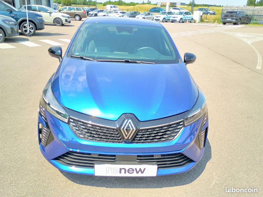 RENAULT Clio E-Tech full hybrid 145 ch GSR2 Techno (image 8)