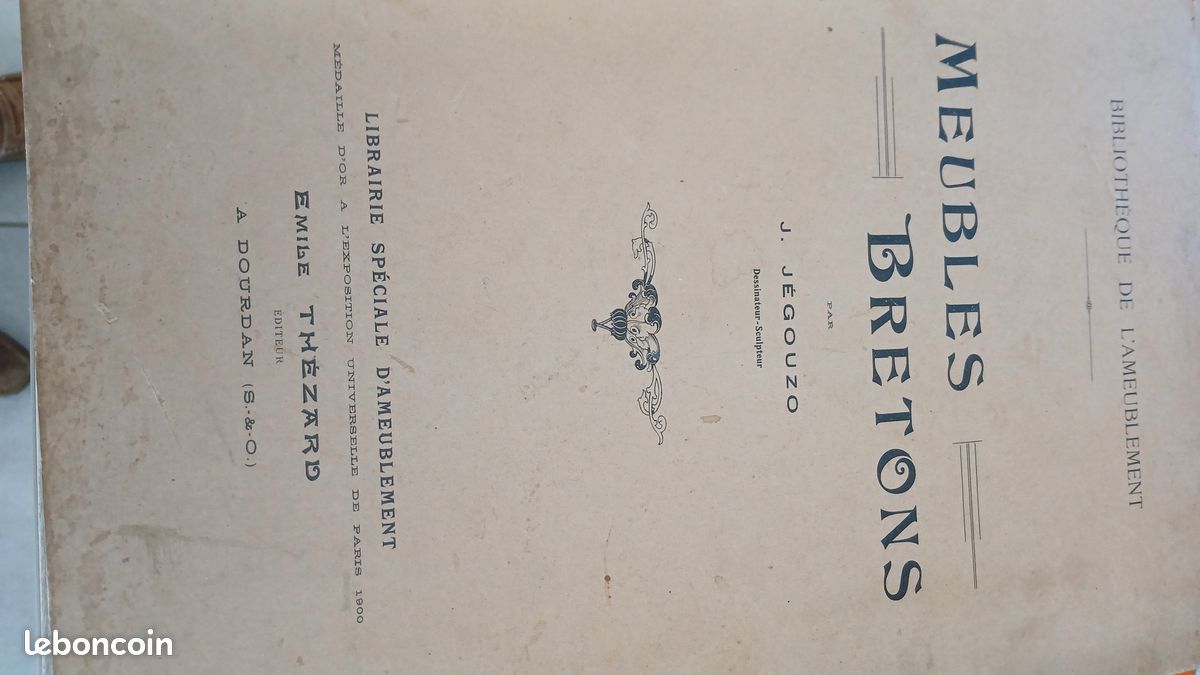 GRAND LIVRE époque des meubles bretons issu de l expo universel 1900 28 planches planches (image 1)