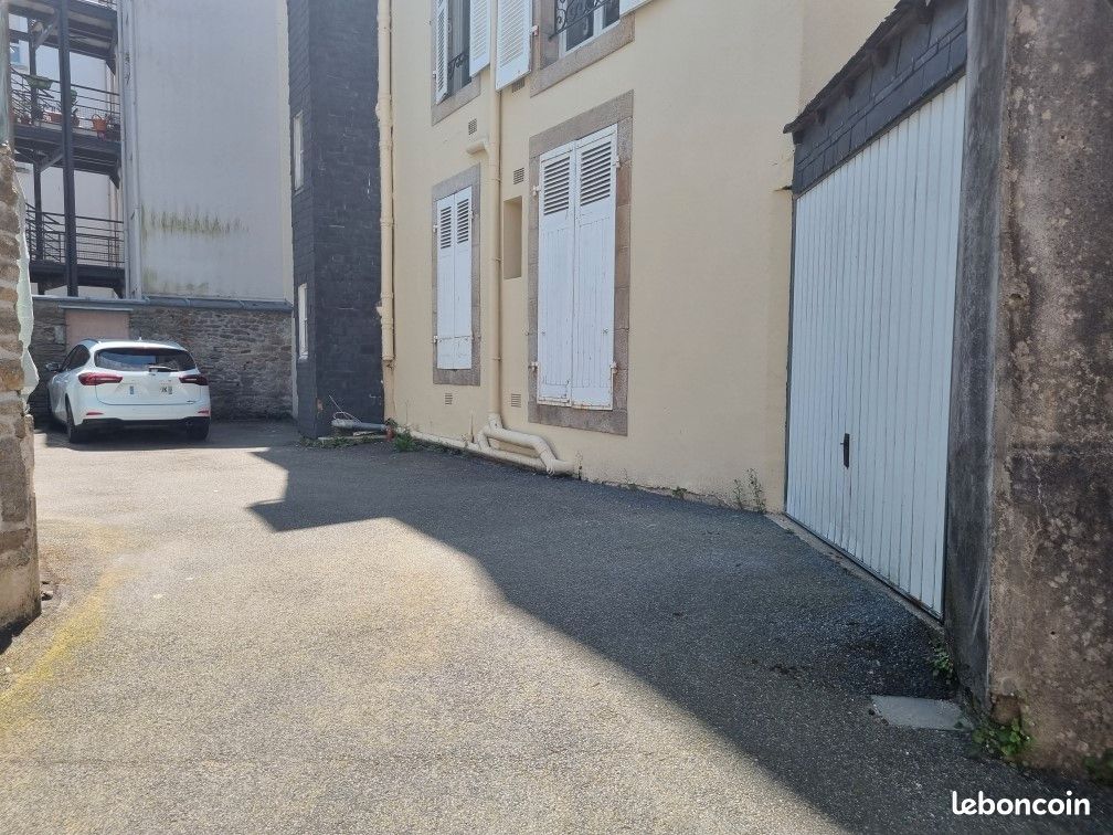 Parking 22 m² · à Quimper · 22 m² · 100 €/mois