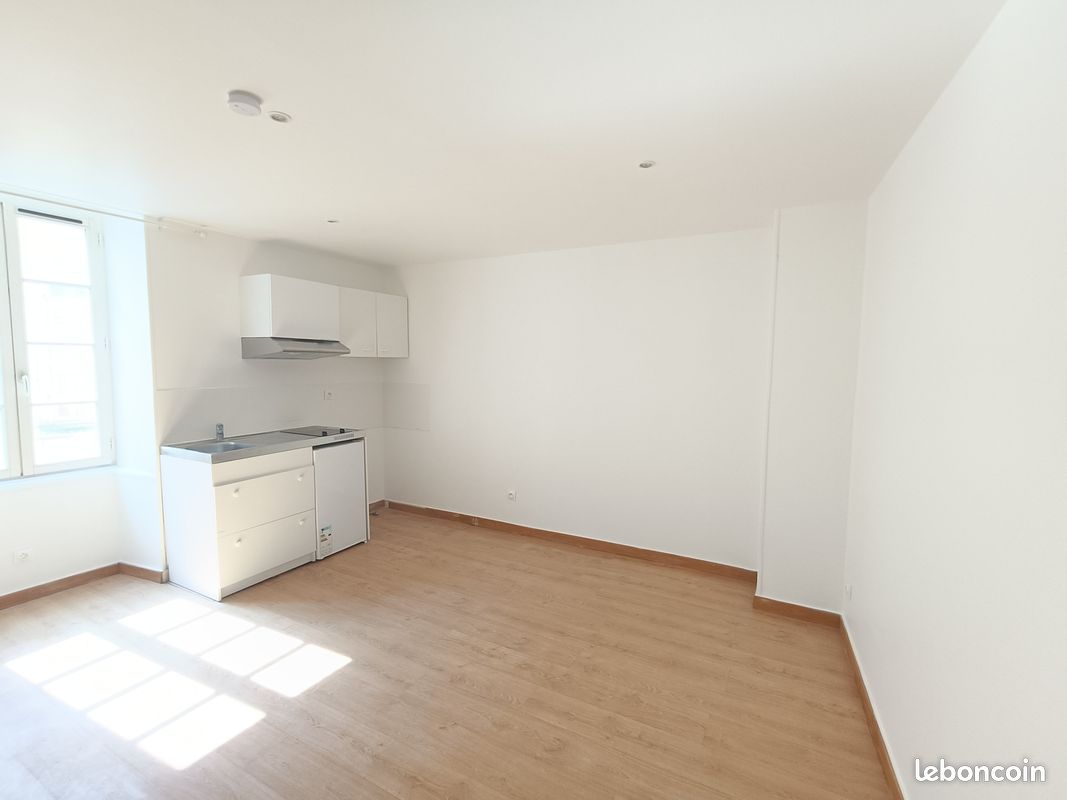 Appartement 1 pièce 26 m² · à Fontenay-le-Comte · 26 m² · 400 €