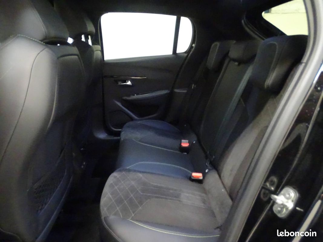 Peugeot 208 e-208 136ch GT Pack (image 12)