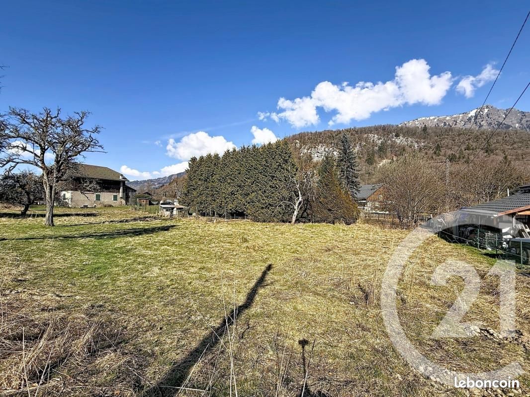 Terrain 703 m² Mieussy · 100 000 €