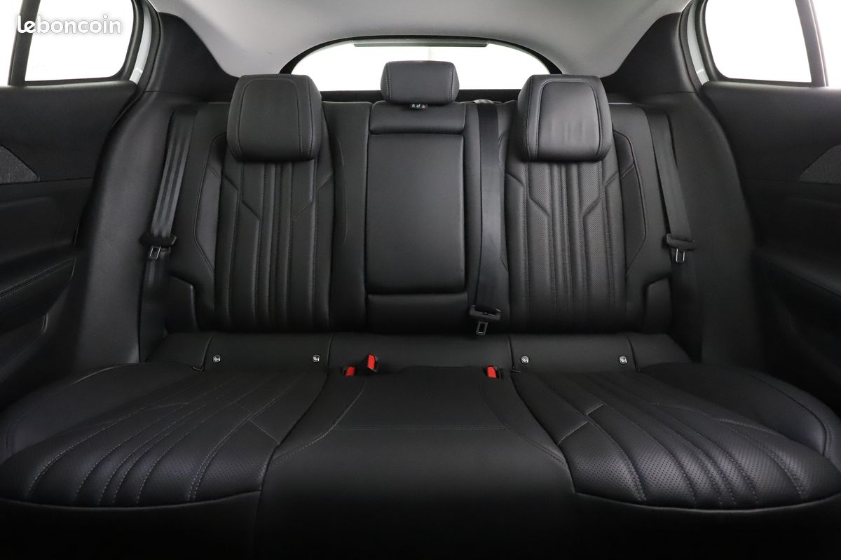 Peugeot 408 1.6 PHEV Allure Pack e-EAT8 225 ch (image 9)