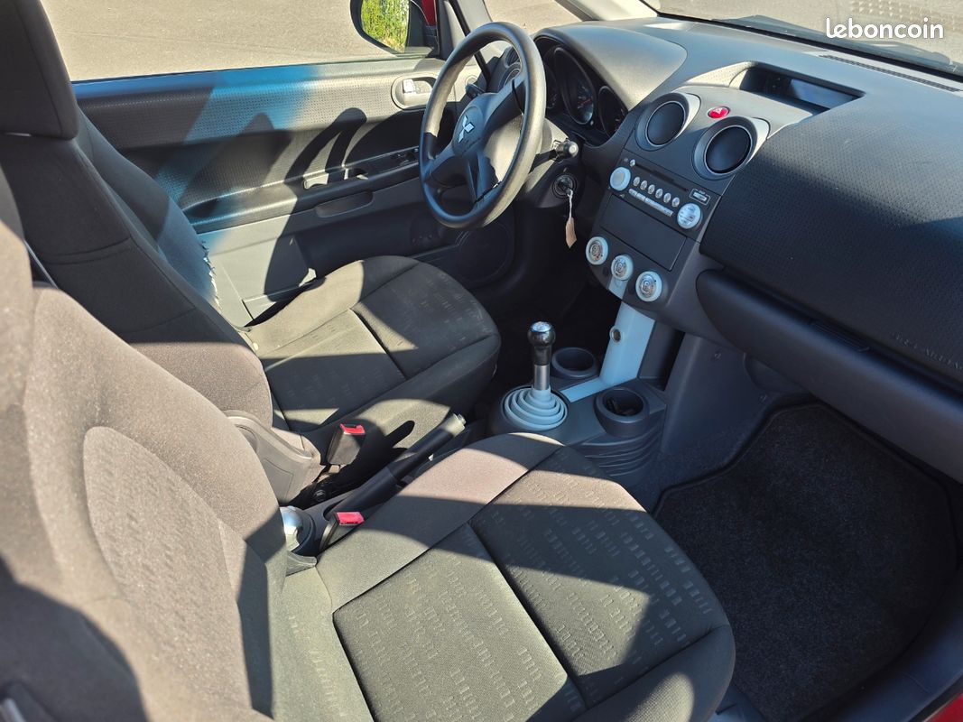 Mitsubishi colt 1.3 es climatisation très soigné (image 6)