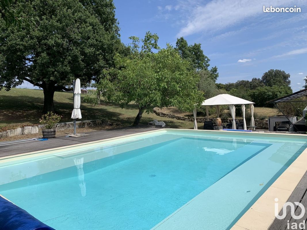 Propriété 13 pièces 280 m² - Bourg-Charente 16200 (image principale 0)