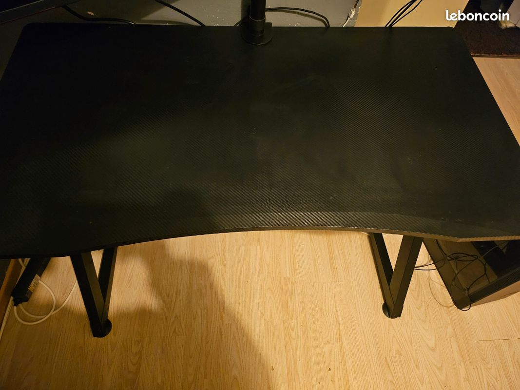 Bureau gaming (image 1)