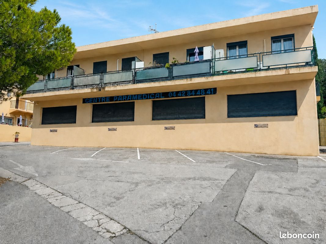 Local commercial 8 pièces 270 m² · à La Ciotat · 270 m² · 3 490 €