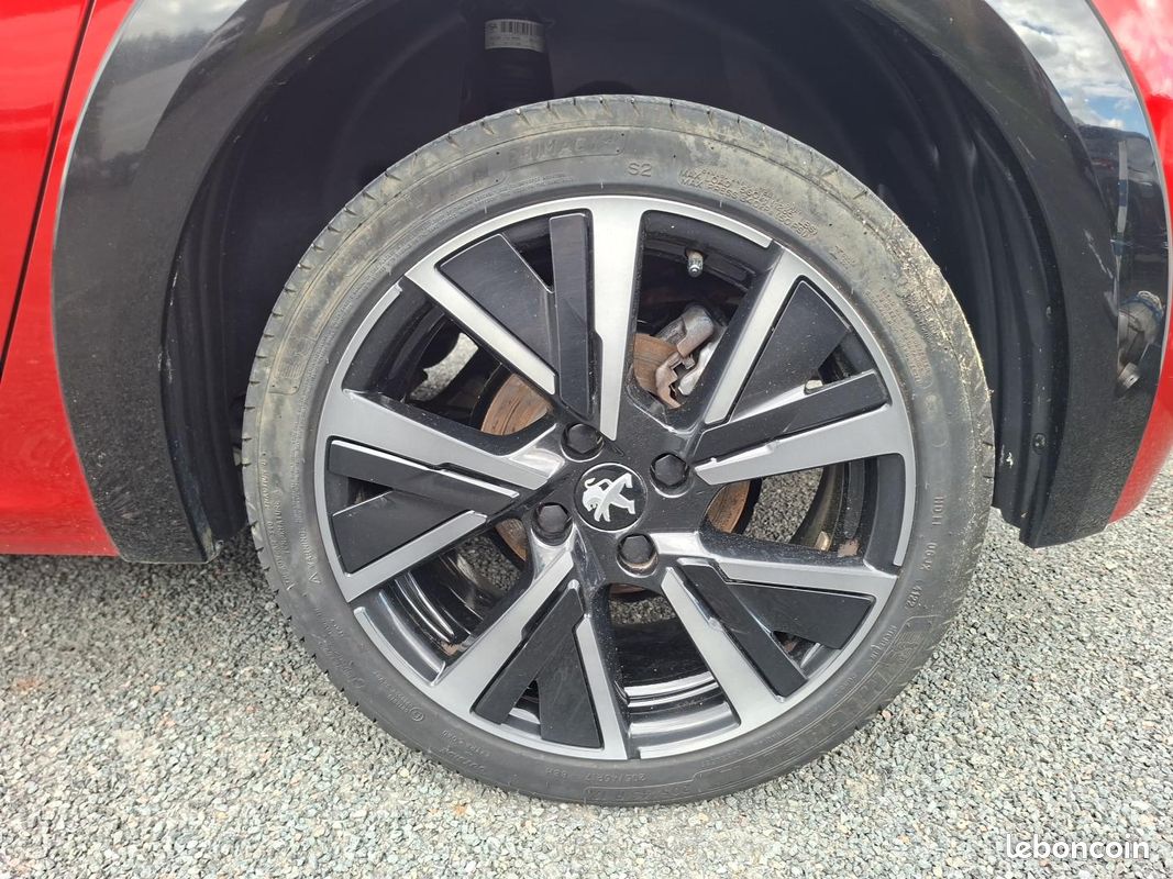 PEUGEOT 208 PureTech 130 S&S EAT8 GT (image 9)